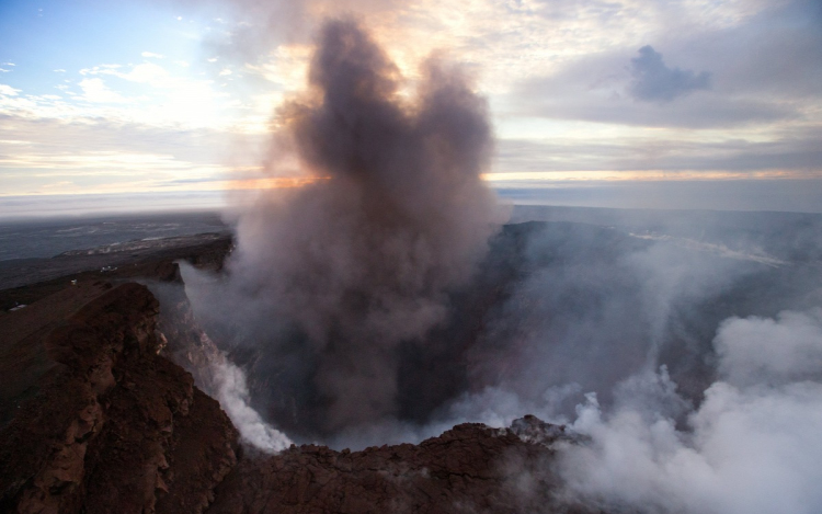 Kitört a láva Hawaiin- Már a lakott területre folyik 