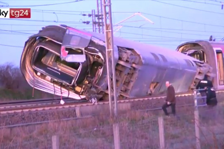 Kisiklott egy gyorsvonat Milánónál, többen meghaltak