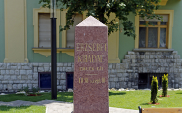 Emlékpark nyílt Révfaluban 