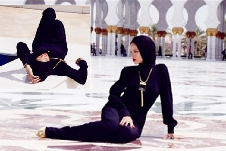 Rihannát kiparancsolták a nagymecsetből Abu-Dhabiban
