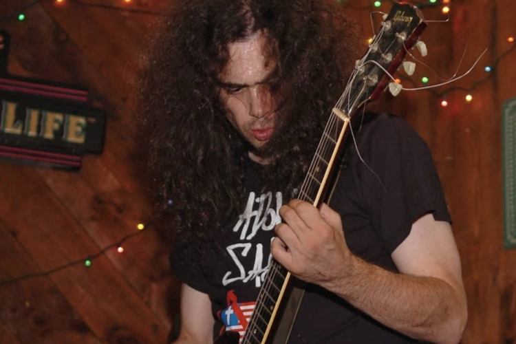 Tragédia! Meghalt a zenész, lezuhant a bevásárlóközpont első emeletéről