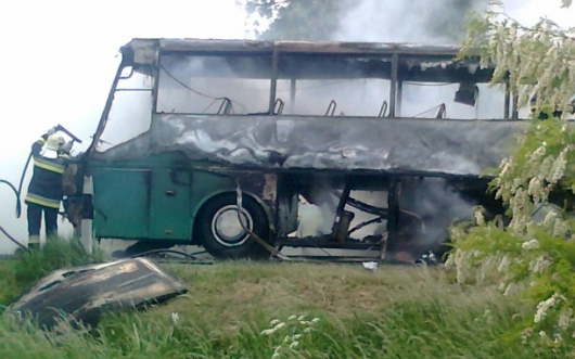 Kigyulladt és kiégett a győri egyetemistákat szállító busz