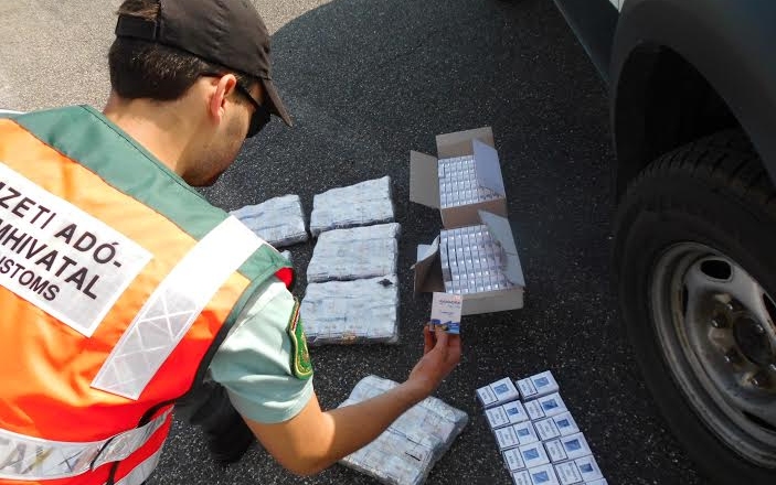 Engedély nélküli gyógyszereket szállítottak egy török kamionban