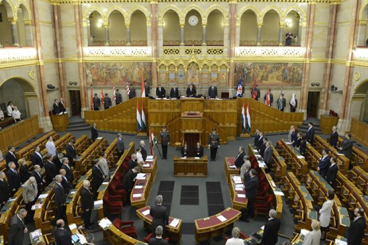 Az államfő által visszaküldött törvényekről szavaz a parlament