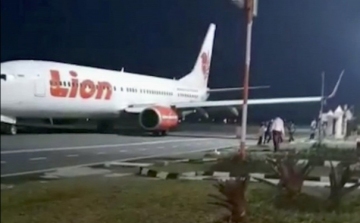 Villanyoszlopnak ütközött egy repülőgép felszállás közben