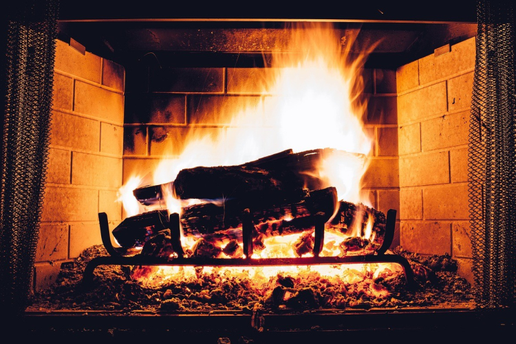 Kicsapódó láng okozott sérülést