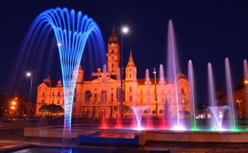 Vízsugarak tánca a Megyeháza téren