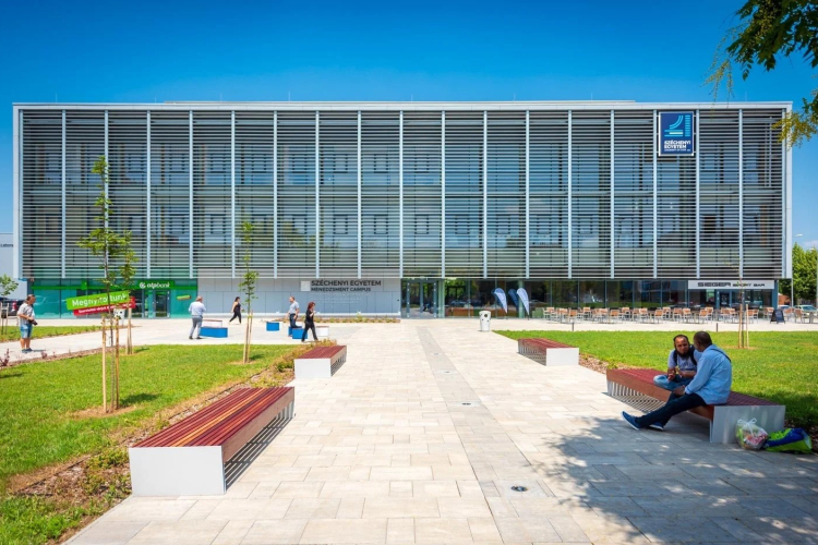 Több, mint 3200 gólya kezdi meg tanulmányait Győrben