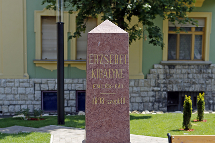 Emlékpark nyílt Révfaluban 