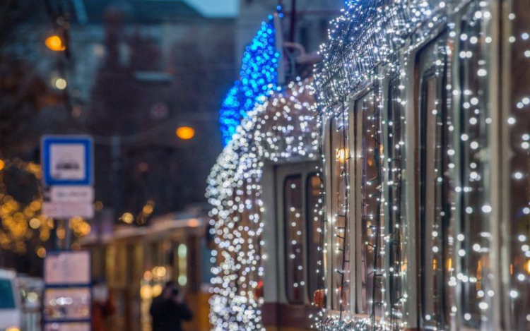 Útnak indult a fényvillamos Budapesten