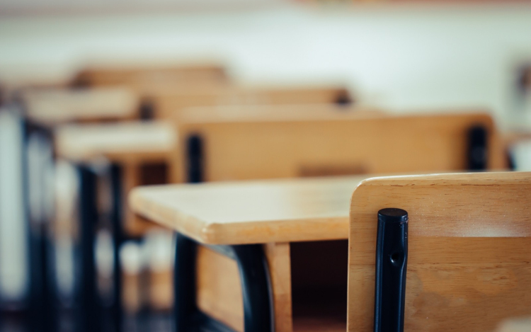 Újra sztrájkolnak a tanárok, volt olyan iskola, ahol a szülők egy gyereket sem engedtek el otthonról