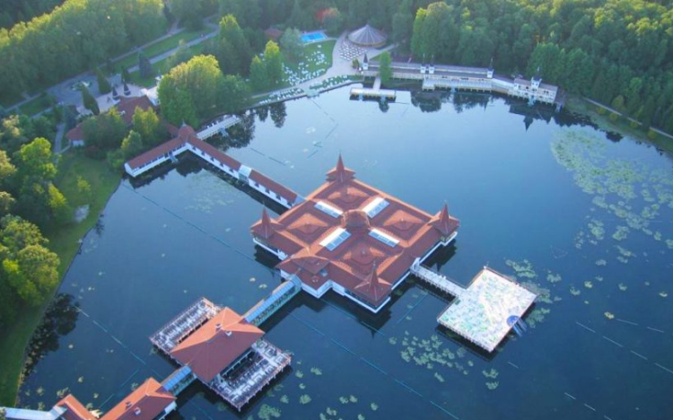 5,3 milliárd forintot kap Hévíz térsége 