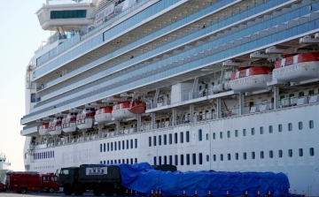 Tovább fertőzött a koronavírus a japán partoknál állomásozó hajón