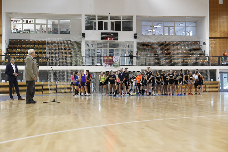 130 millió forintból új parkettát kapott az Egyetemi Csarnok 