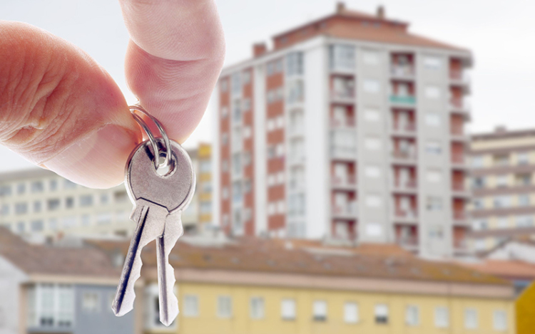 Tovább elmelkednek az ingatlanpiaci árak