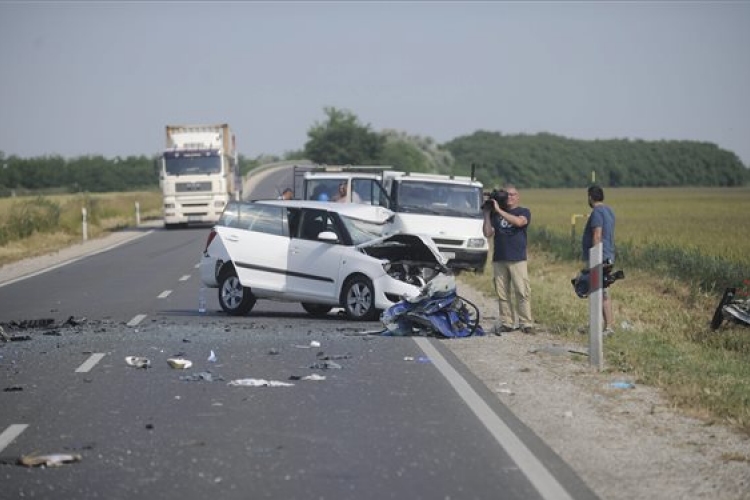 Nyolcan haltak meg közlekedési balesetben a hétvégén