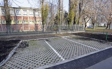 Parkolóhely bővítés Adyvárosban 