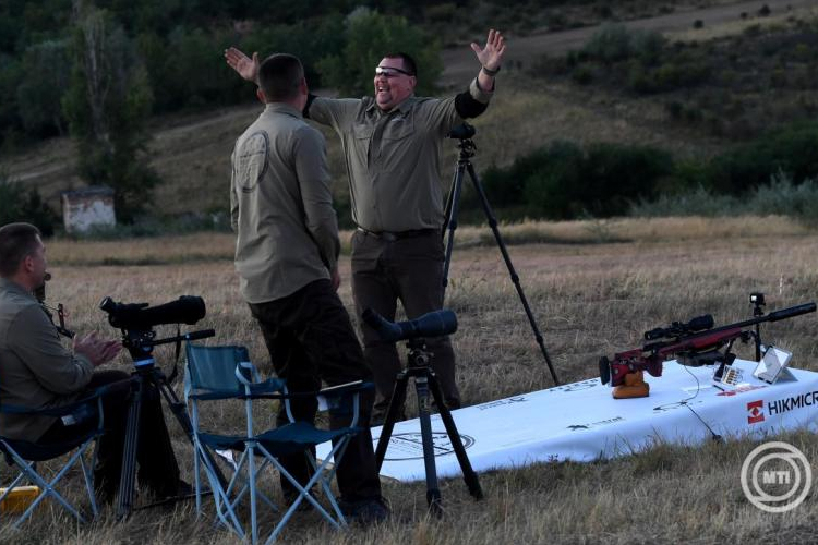 Jászberényi Márk felállította az esti körülmények között végrehajtott leghosszabb távlövés világrekordját