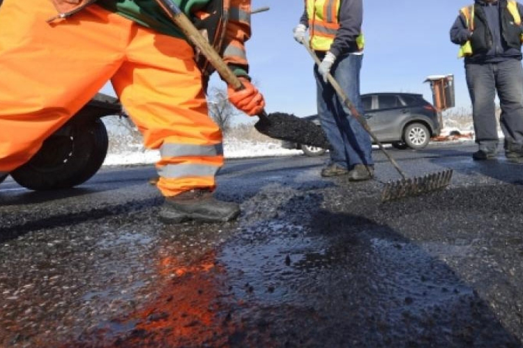 Kezdődik a kátyúzási szezon az utakon