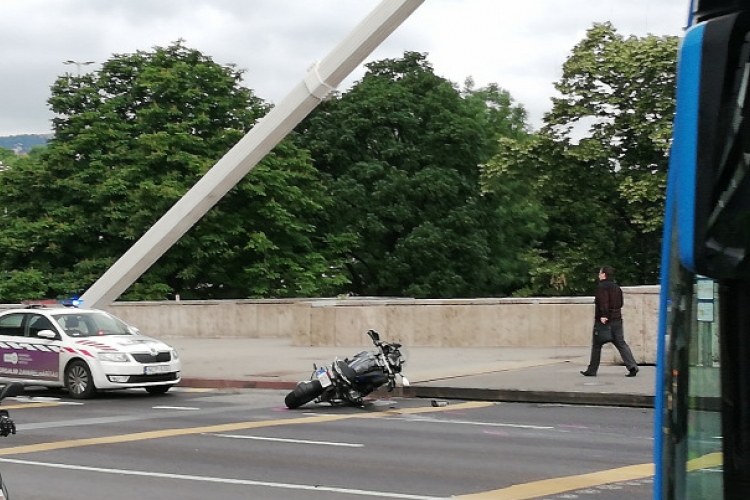 Hatalmas baleset az Erzsébet hídon