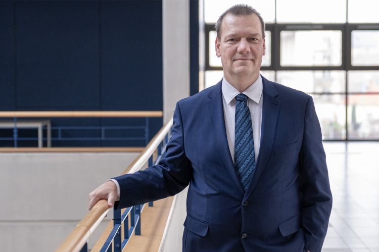 Már öt külföldi egyetemmel együtt kínál kettős képzéseket a Széchenyi István Egyetem