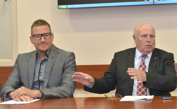 MÁR PÁLYÁZHATNAK A CIVILEK, AZ EGYHÁZAK ÉS A KÖZNEVELÉSI INTÉZMÉNYEK IS