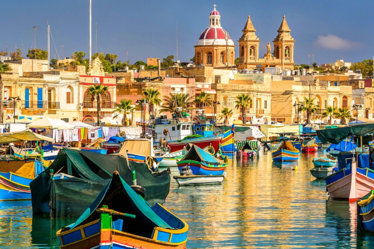 Magyarok kényszerítettek egy embert prostitúcióra Máltán