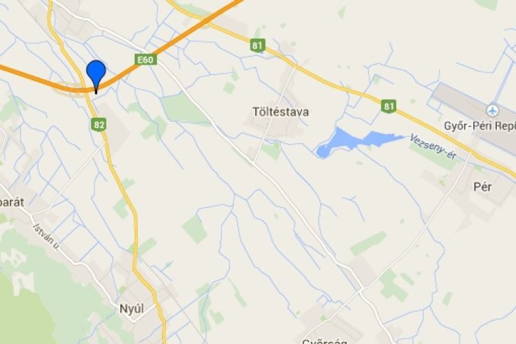 Szalagkorlátnak ütközött egy autó az M1-esen Győrnél