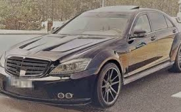 300-500 autó gurul az I. Győri Mercedes Benz-találkozóra