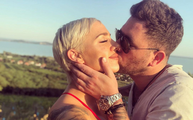 Megszületett Tóth Gabi gyermeke