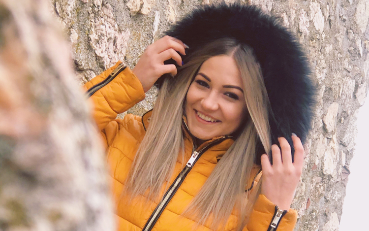 11 éves korában kezdte a modell iskolát