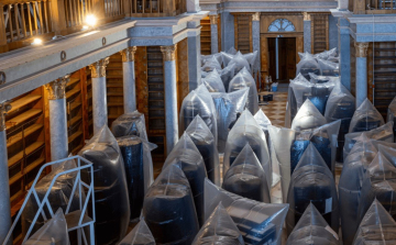 Gőzerővel dolgoznak a pannonhalmi könyvtár megmentésén