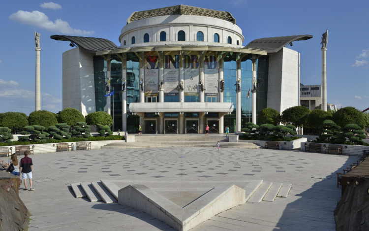 Jelen/lét Fesztivál a Nemzeti Színházban, nyolc hazai nemzetiséggel