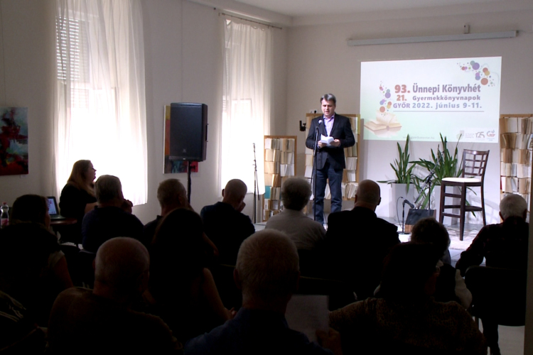 Megnyílt az Ünnepi Könyvhét Győrben