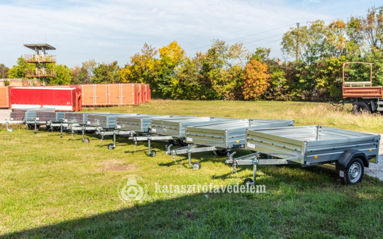 Utánfutókkal bővült az önkéntes tűzoltók flottája