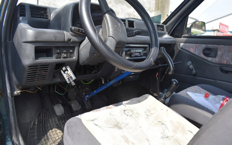 Járóbottal adott gázt, baj lett belőle