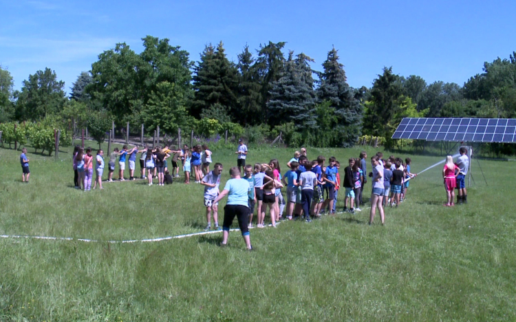 Egyedül hagyott gyerekek nyáron