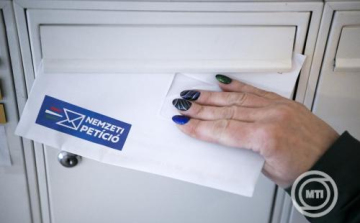 Érkezik a postaládákba a nemzeti petíció