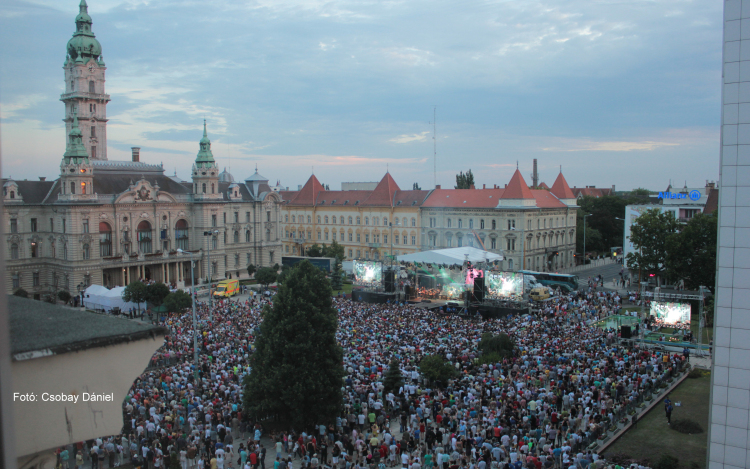 Hatalmas tömeget mozgatott meg az Omega Győrben - Fotók!