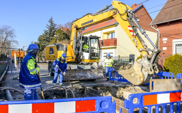 Újabb csatornaleszakadások Győrben