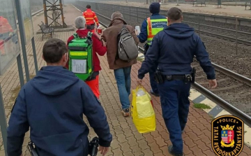 Életmentés a vasútállomáson