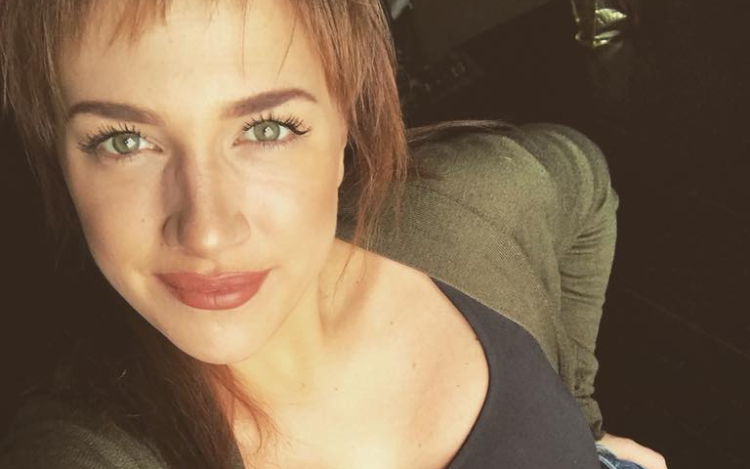 Egyedi frizurával ünnepel Tóth Gabi 