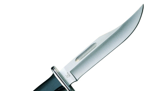 Másfél órát operálták a győri kórházban a megkéselt fiút