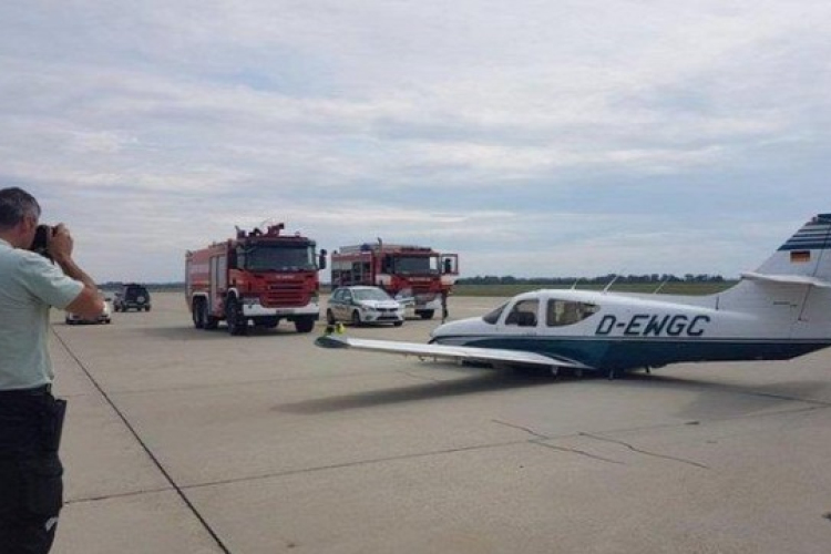 Futómű hiányában szállt le egy magánrepülő 