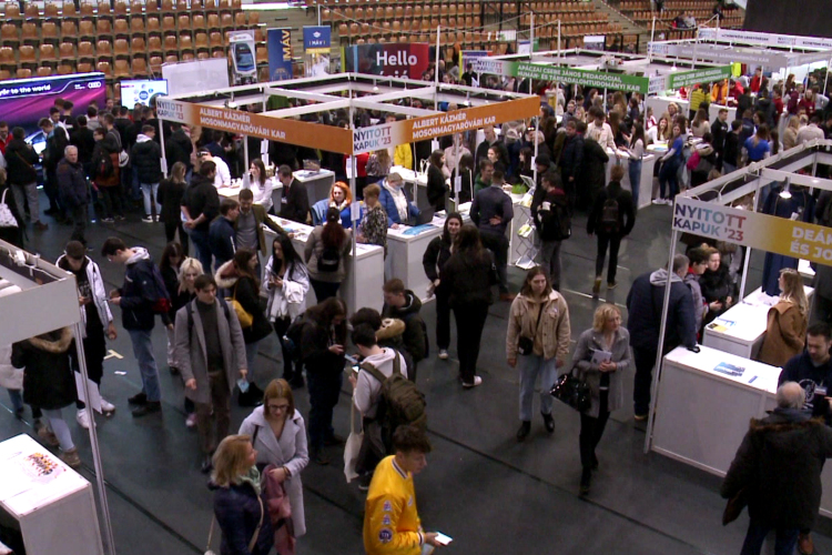 Ötezernél is többen a nyitott kapuk napján