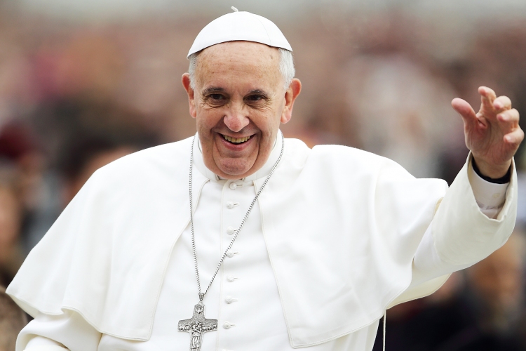Ferenc pápa szerint bátor, aki a kánikulában kimegy az utcára