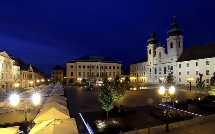 Klasszikus muzsika Győr barokk főterén