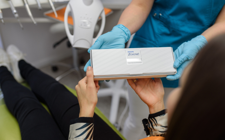 Karrier és mosoly – hogyan befolyásolja az állásinterjút, a tárgyalást és a nyilvános szereplést?