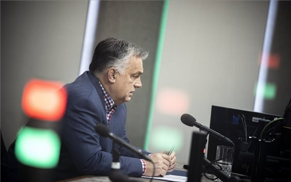 Orbán: az emberek egyetértenek az üzemanyagár csökkentésével
