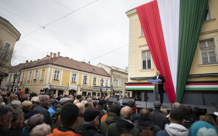 Orbán: a kérdés Magyarország számára, hogy háború vagy béke